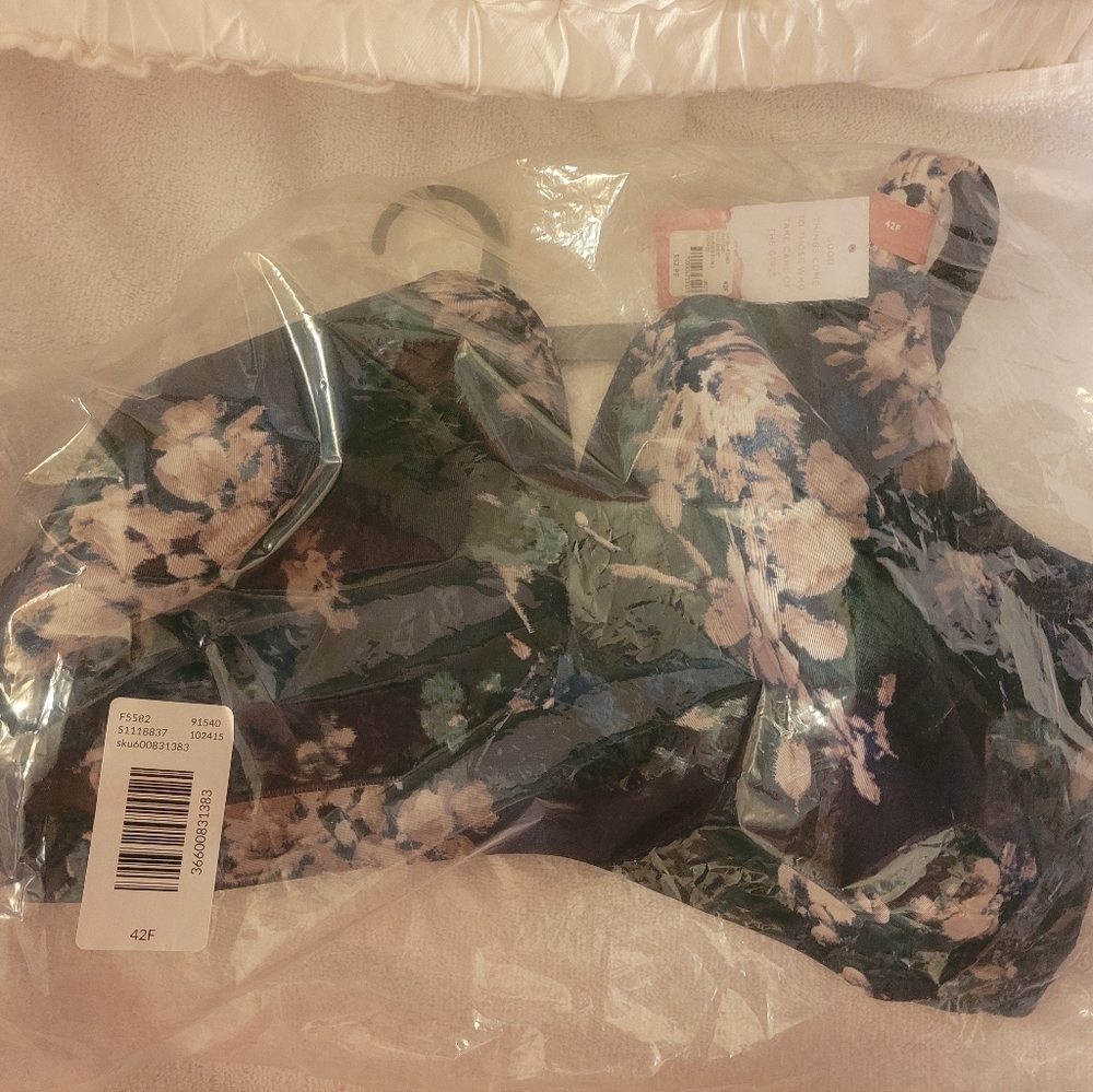 BRAND NEW CACIQUE BRA